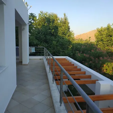 Unique In An Orange Grove Náuplia